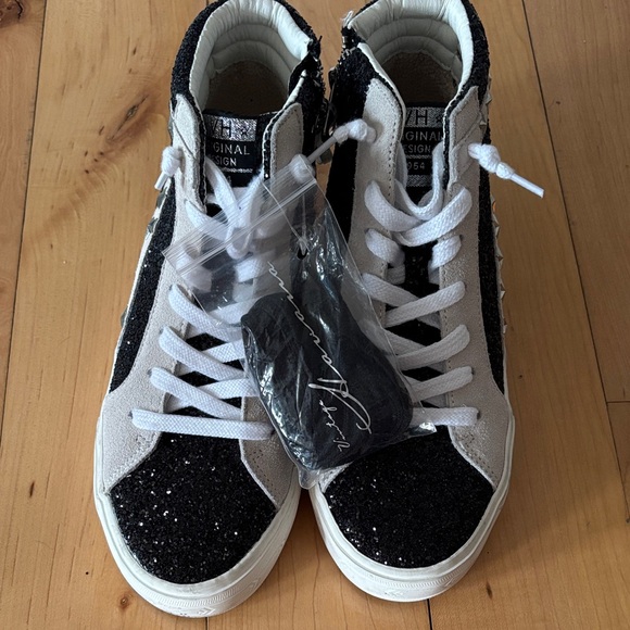 Vintage Havana Shoes - Vintage Havana Black Glitter Star Stud High-Top Sneakers – Size 9 – New